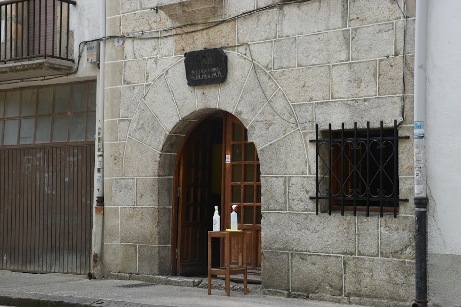 Bar Anaiak