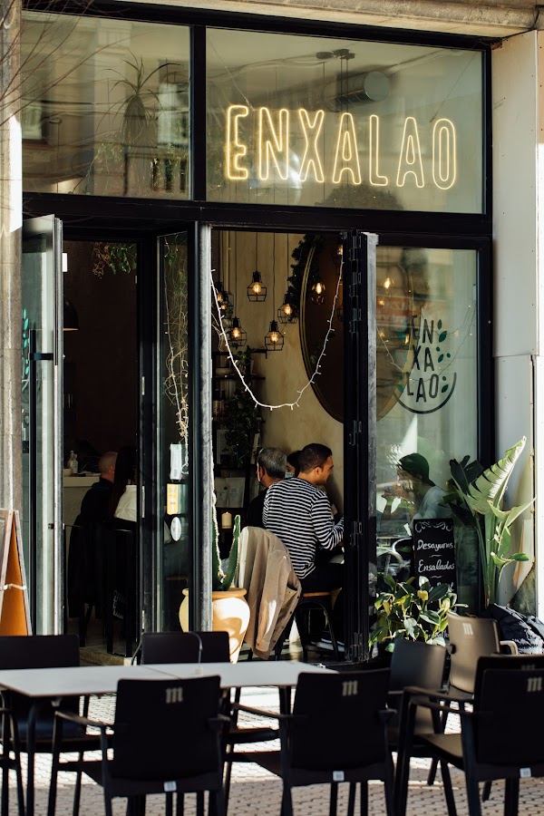 Enxalao brunch, coffee & salad bowls